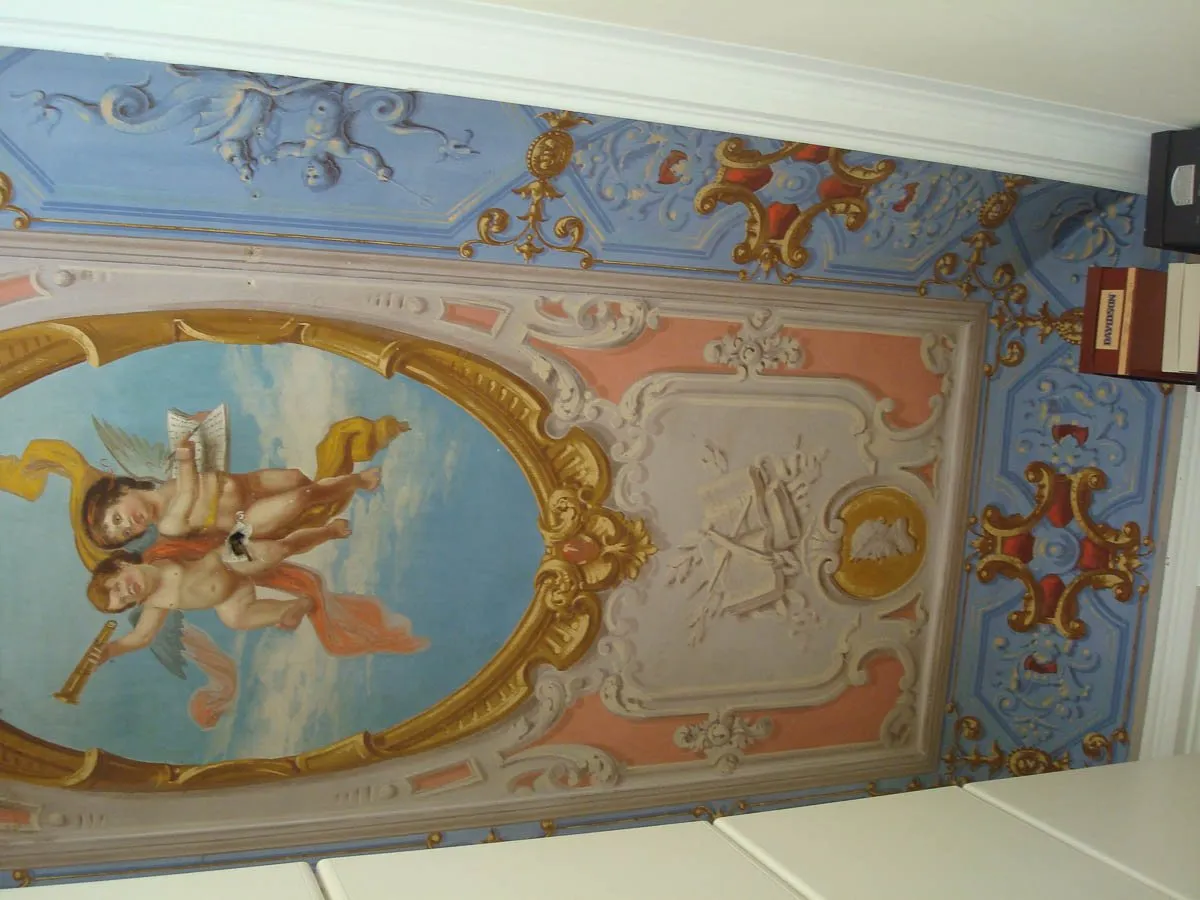 Un soffitto affrescato dopo il restauro conservativo