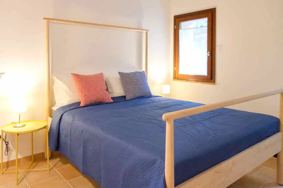 Una camera da letto di Rosa Antica con il letto matrimoniale