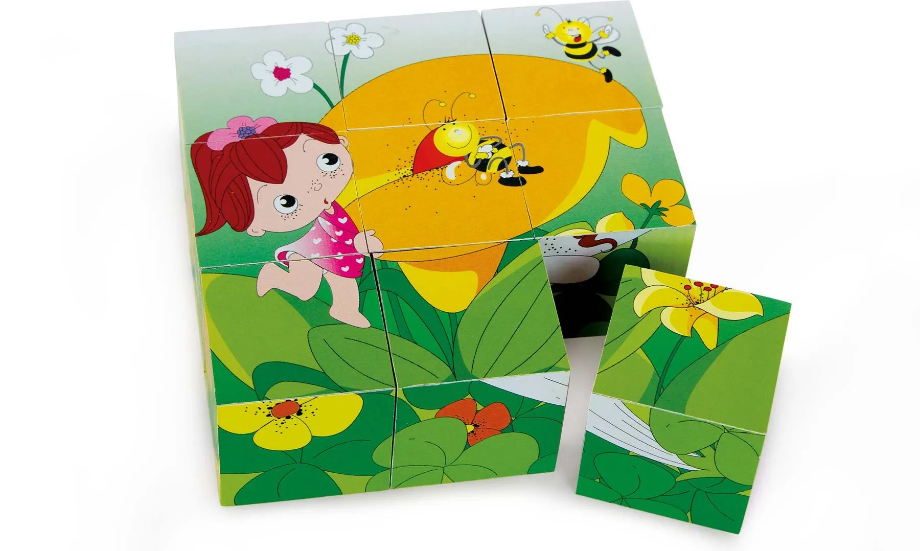 Un puzzle a cubi con una fata e un'ape