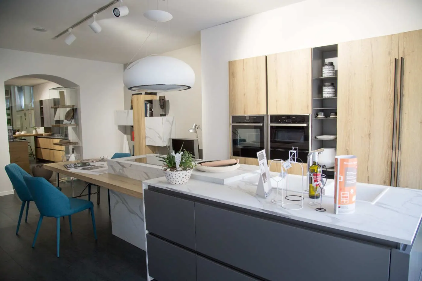 Una cucina moderna fotografata per un'azienda